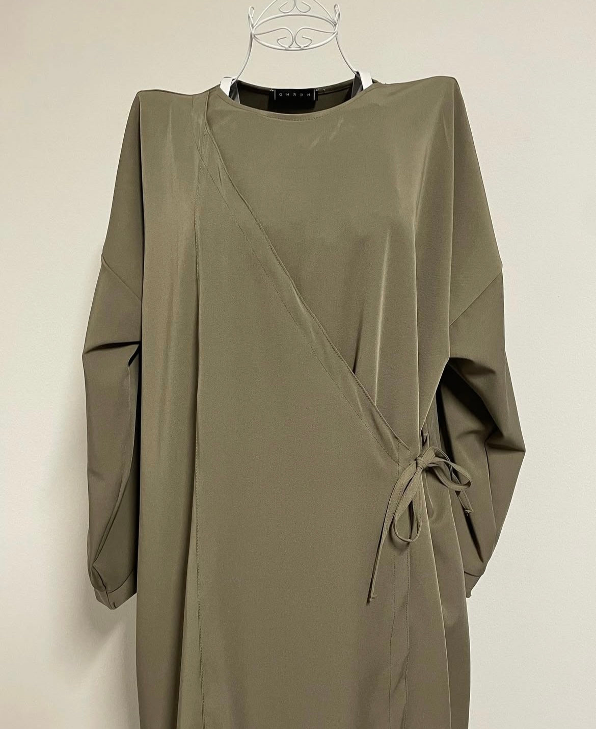 Kimono Abaya in rot, schwarz, light beige, sand and grey blue