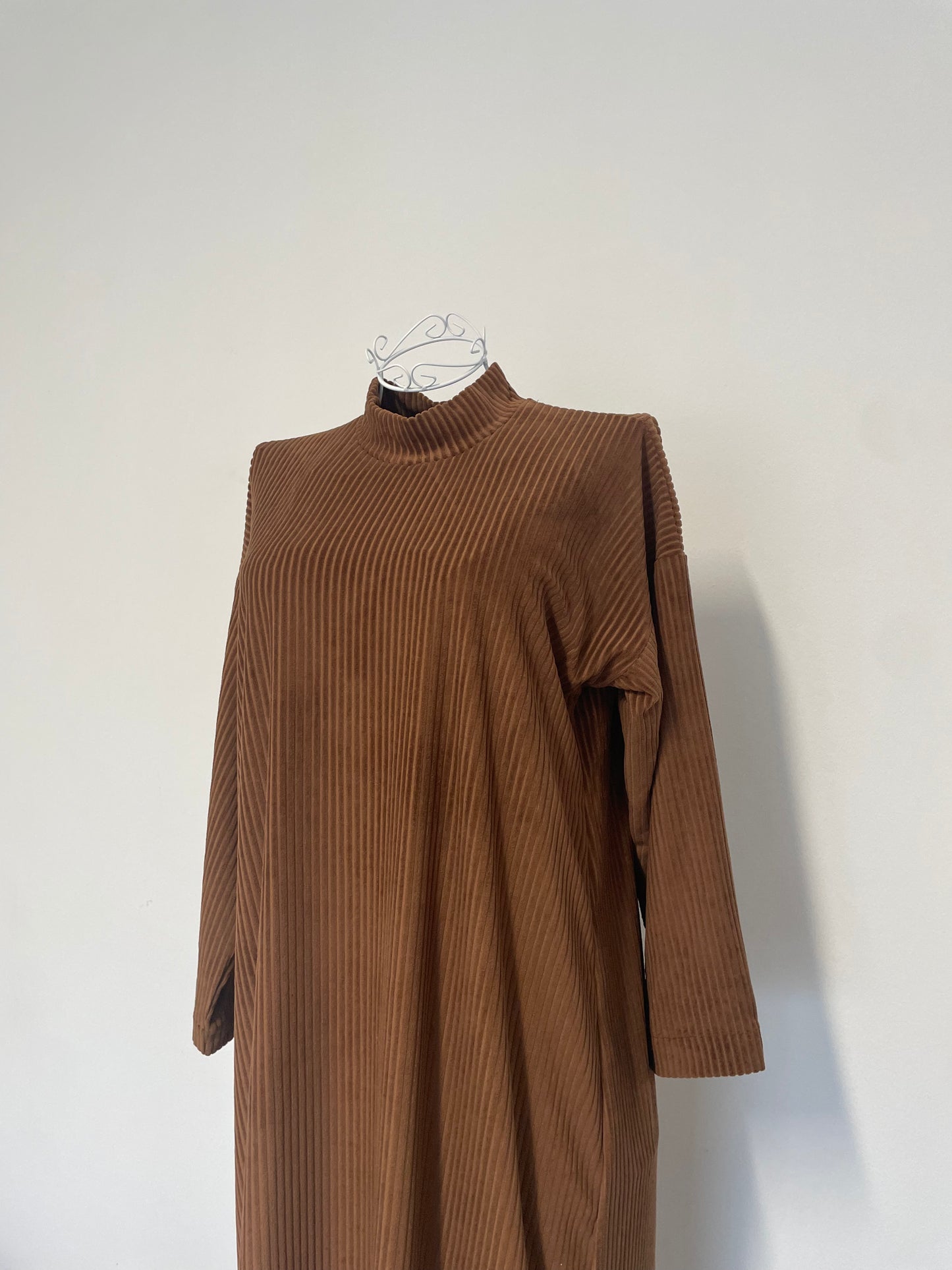 Jasmin Abaya in black, light brown, dark brown, baby blue, rose and darkgrey