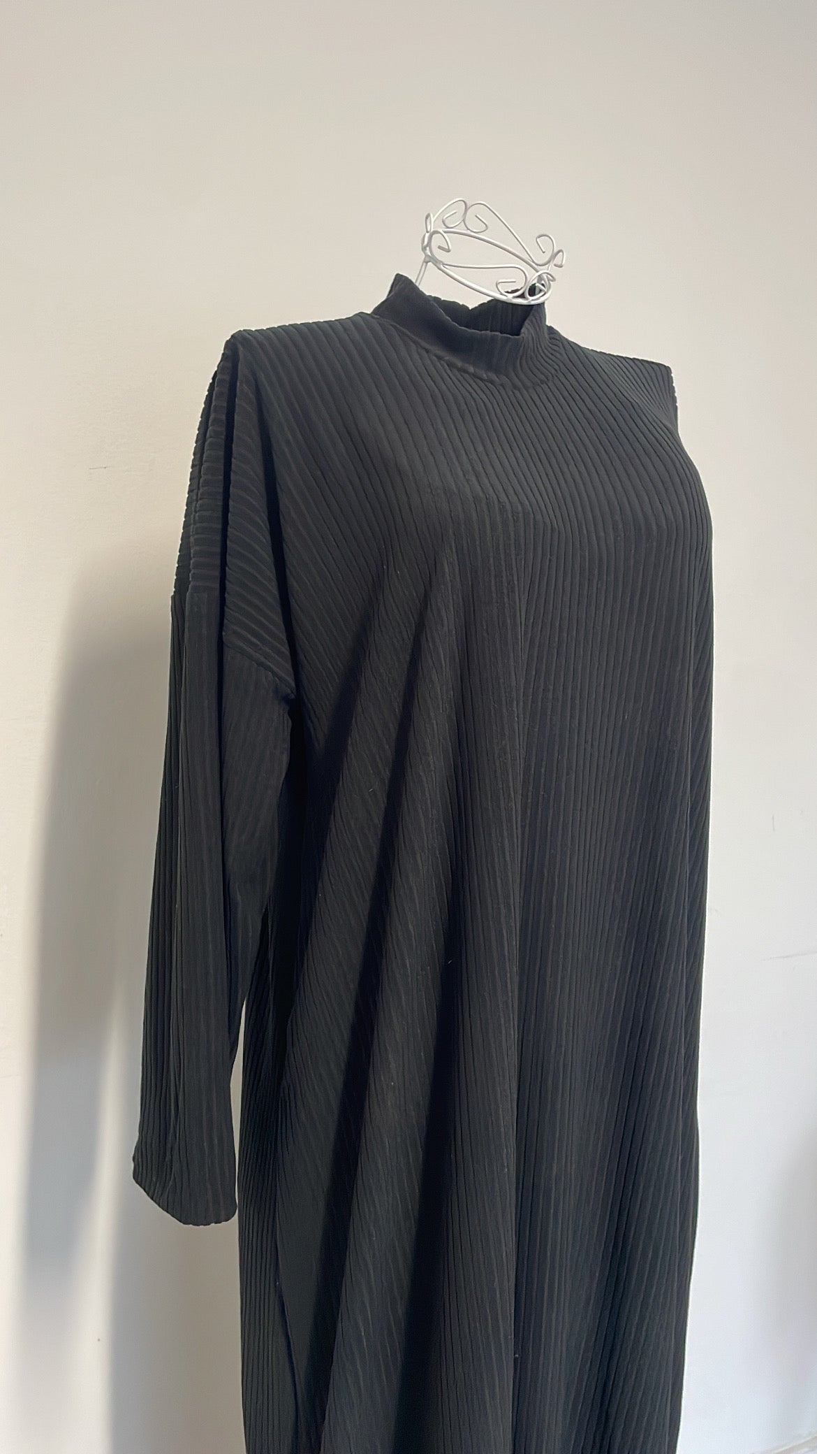 Jasmin Abaya in black, light brown, dark brown, baby blue, rose and darkgrey
