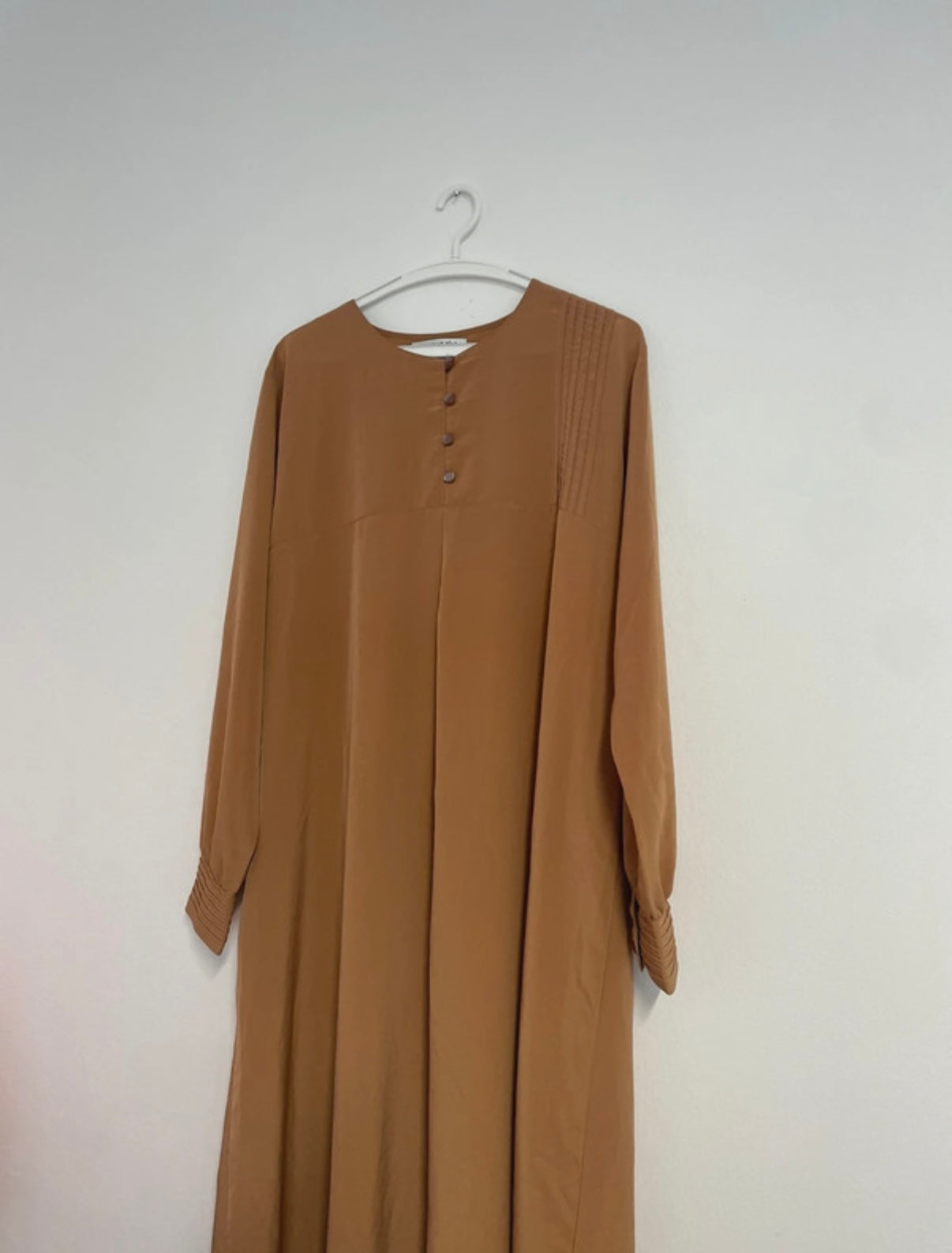Abaya mit Knöpfen
