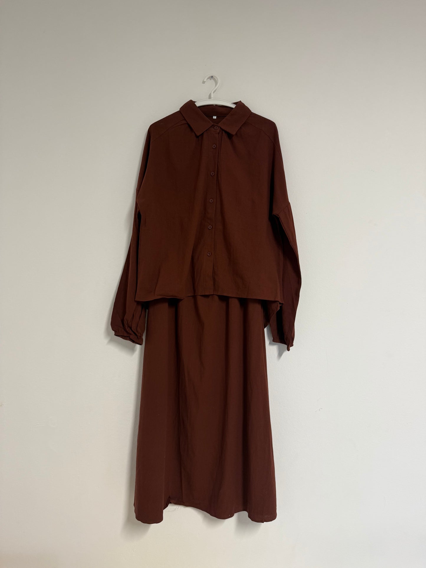 Zahra Rock und Bluse Set in chocolate