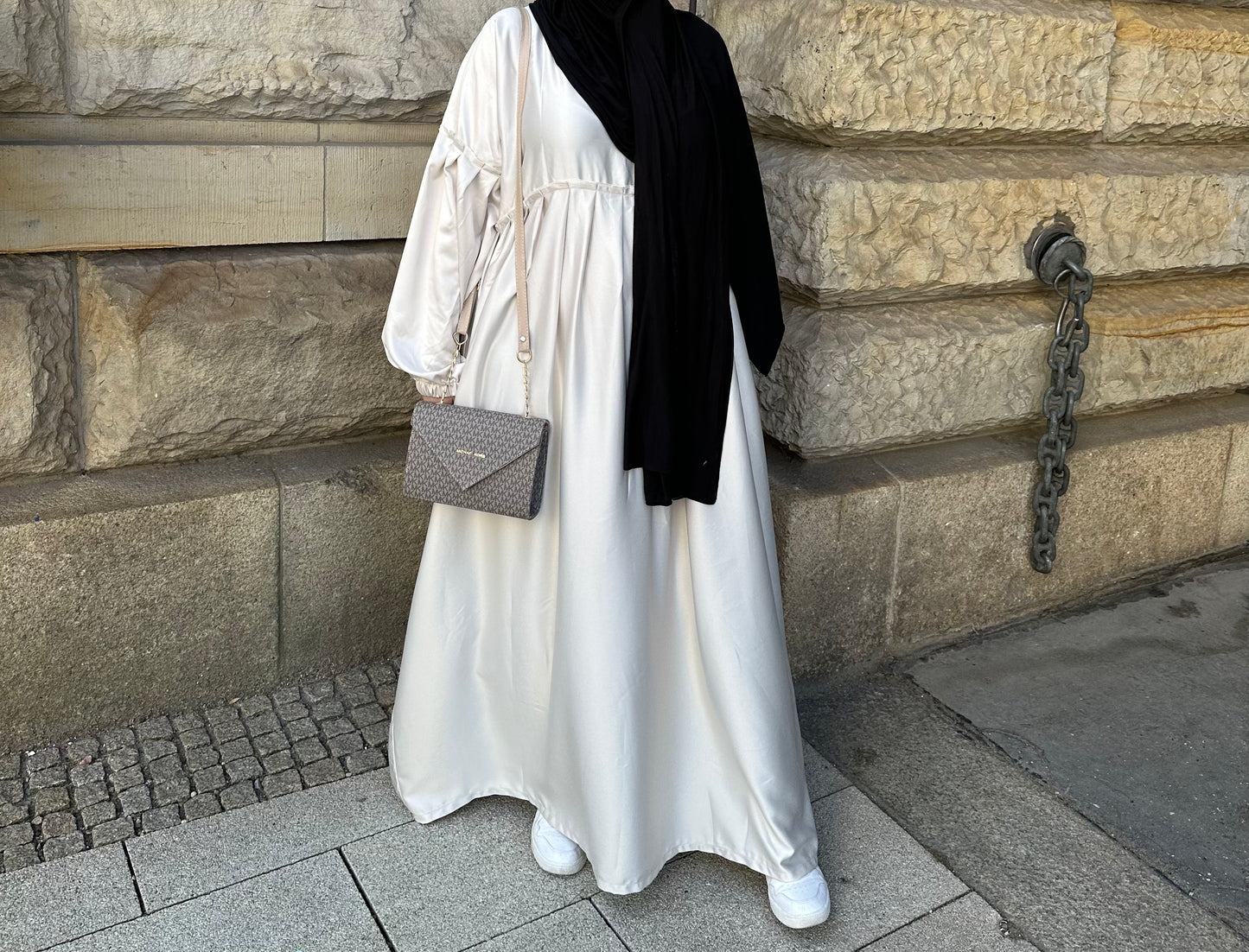 Ghalia Abaya in light beige, rose gold, purple silver, gold and babyblue