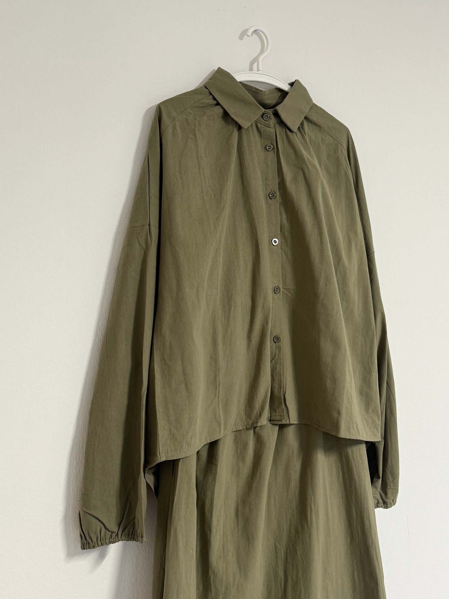 Zahra Rock und Bluse Set in matcha
