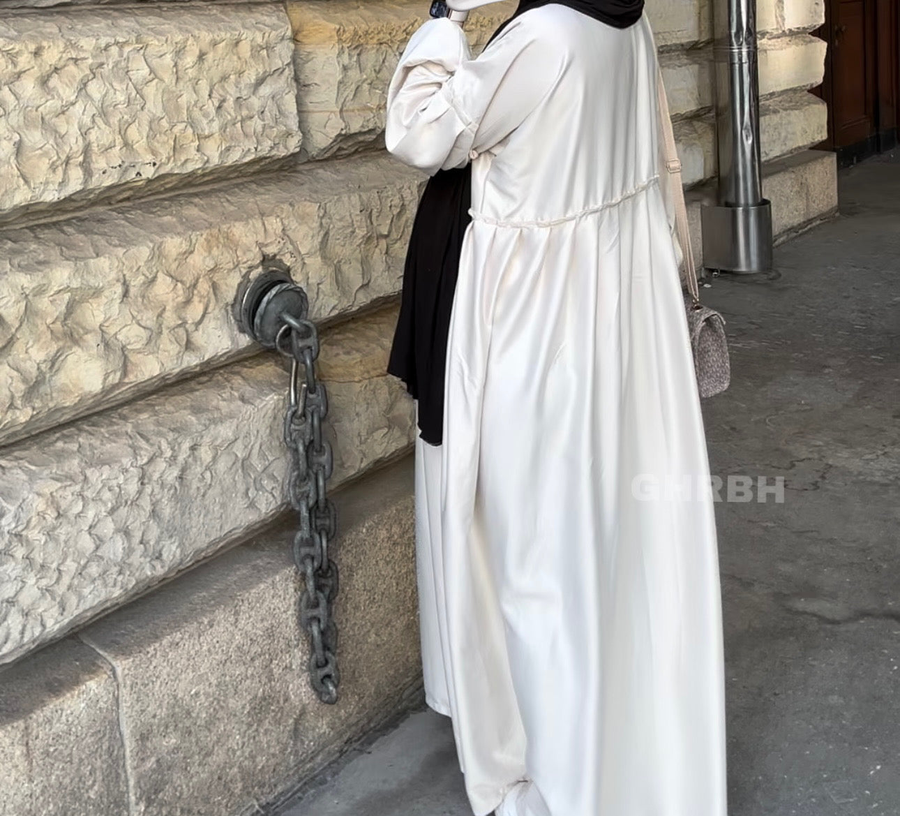 Ghalia Abaya in light beige, rose gold, purple silver, gold and babyblue