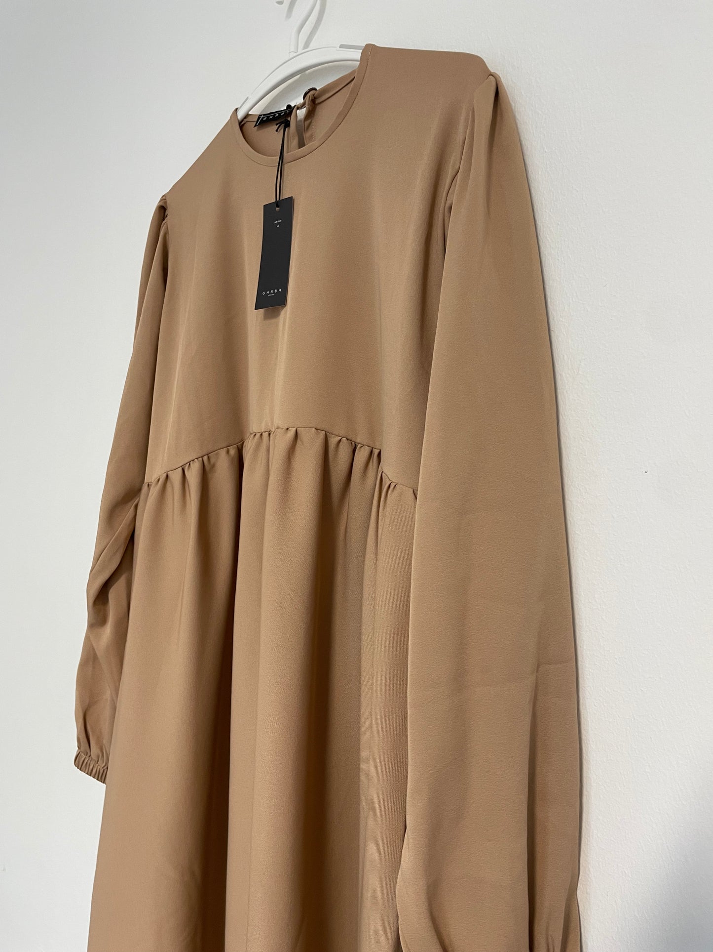 Loura Abaya in brown, darkgreen and sand