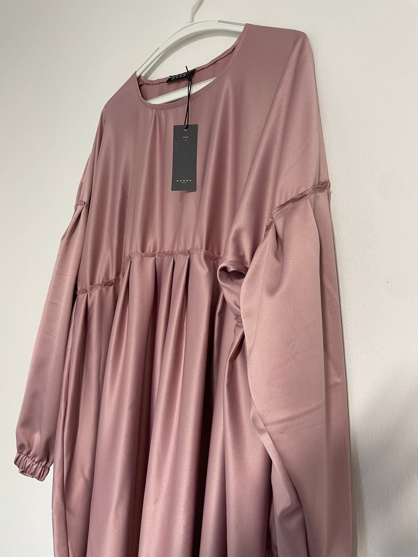 Ghalia Abaya in light beige, rose gold, purple silver, gold and babyblue