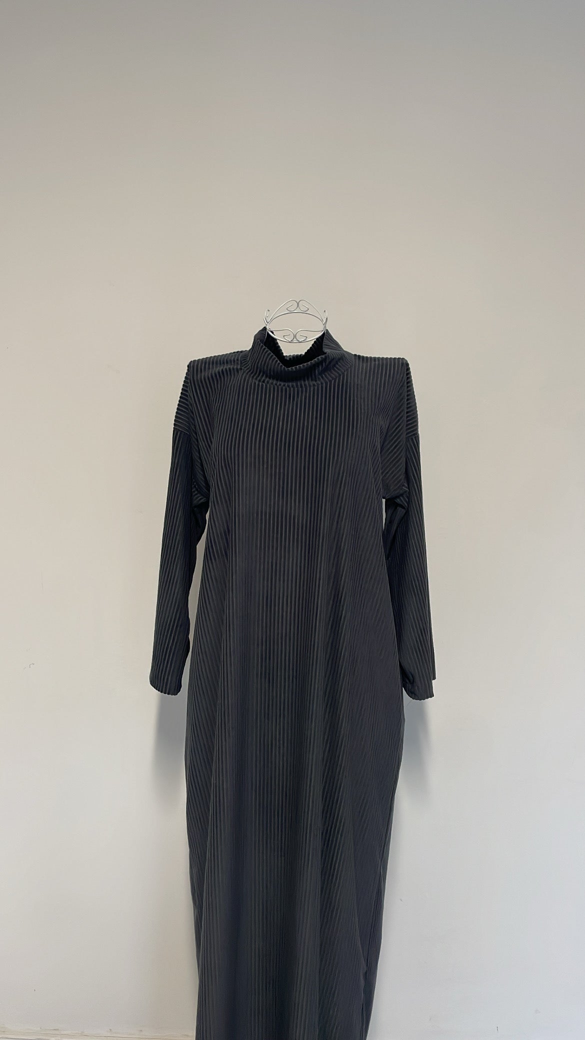 Jasmin Abaya in black, light brown, dark brown, baby blue, rose and darkgrey