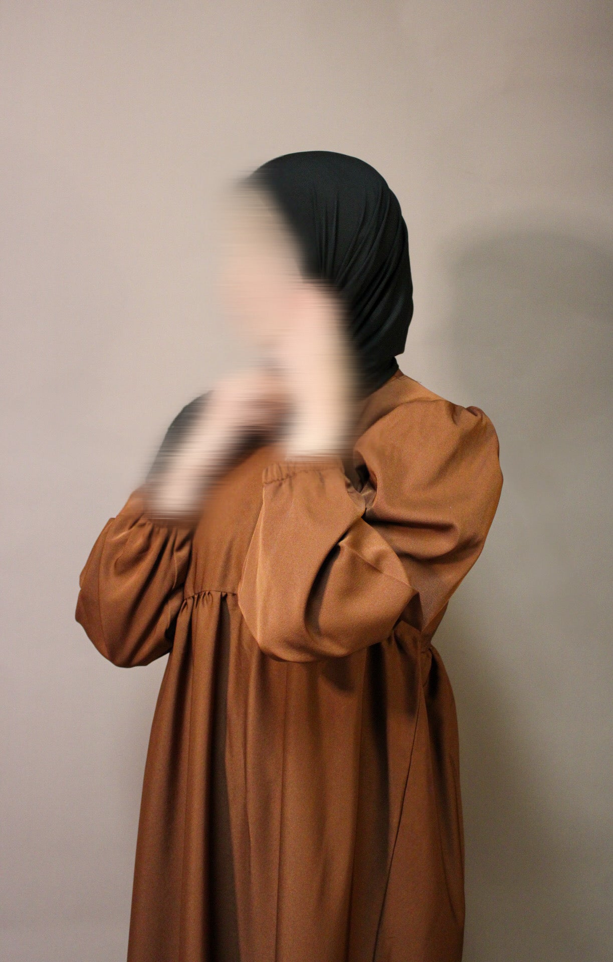 Loura Abaya in brown, darkgreen and sand
