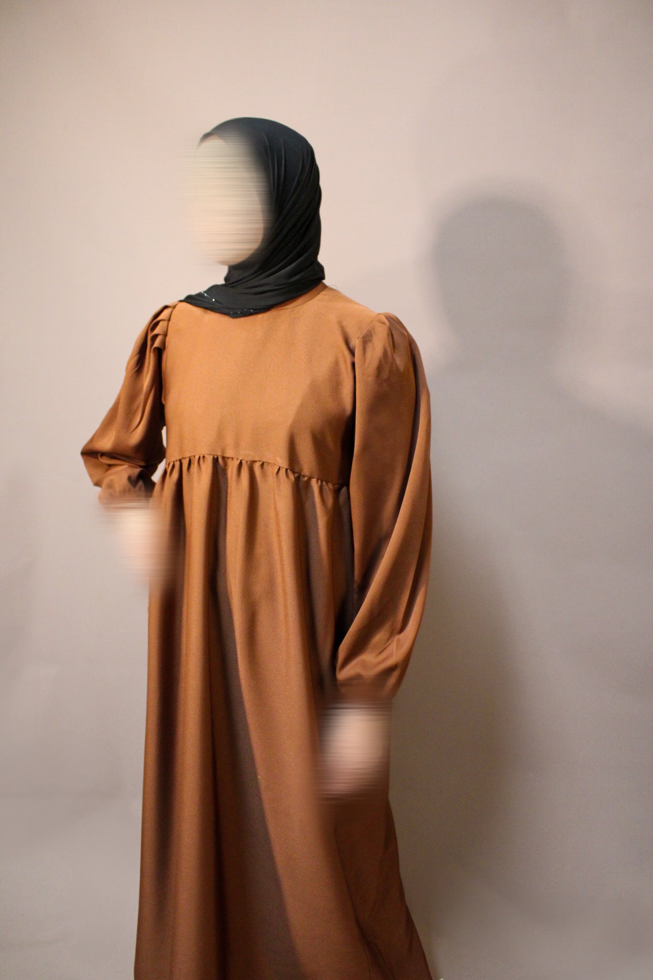 Loura Abaya in brown, darkgreen and sand