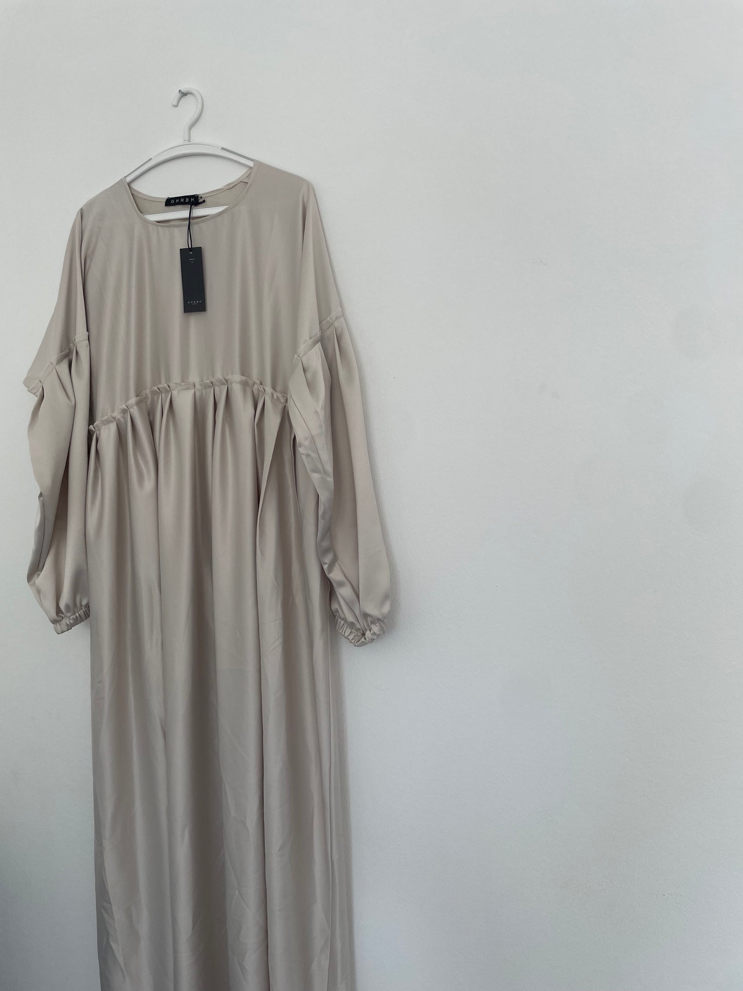 Ghalia Abaya in light beige, rose gold, purple silver, gold and babyblue
