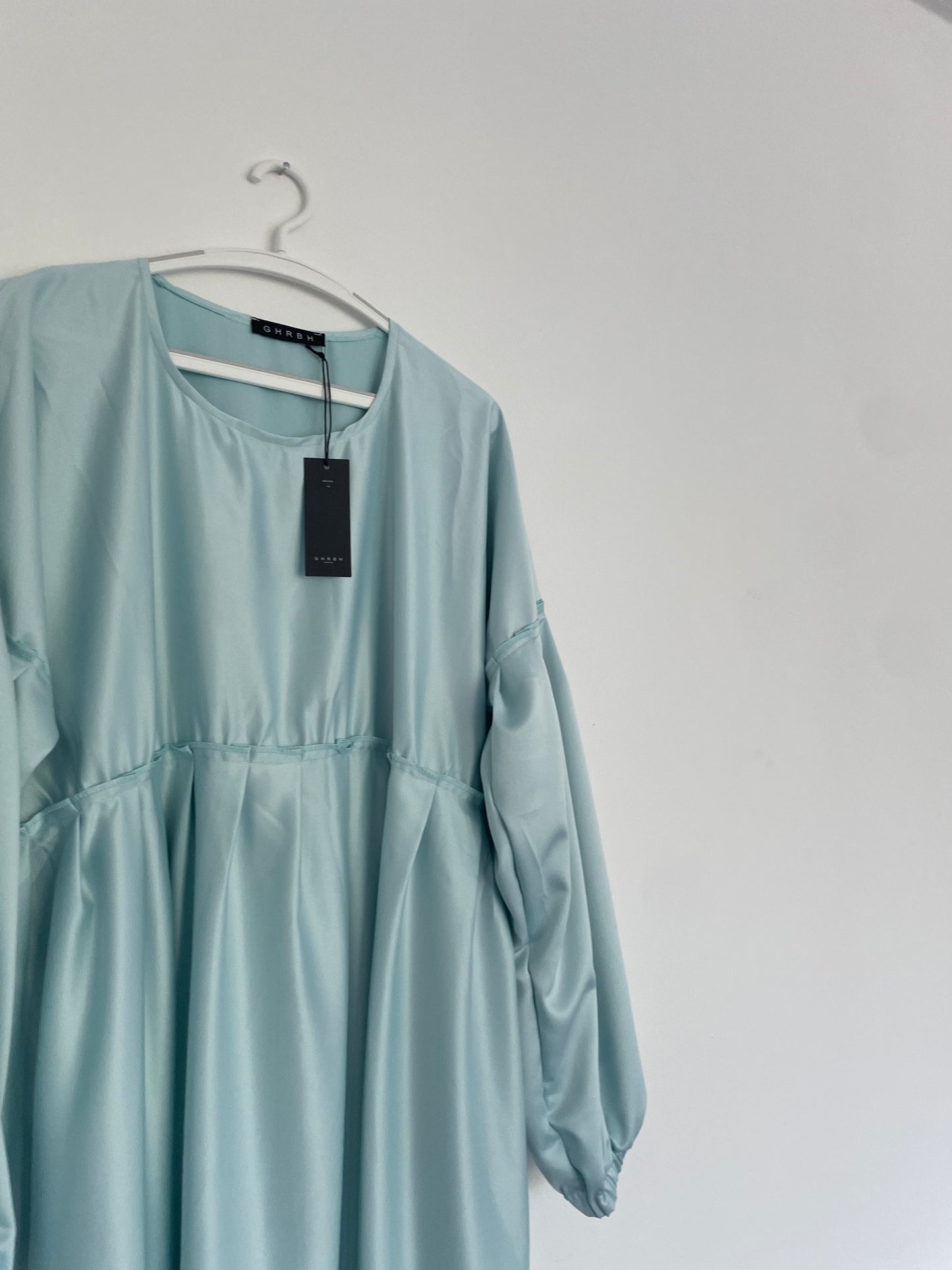 Ghalia Abaya in light beige, rose gold, purple silver, gold and babyblue