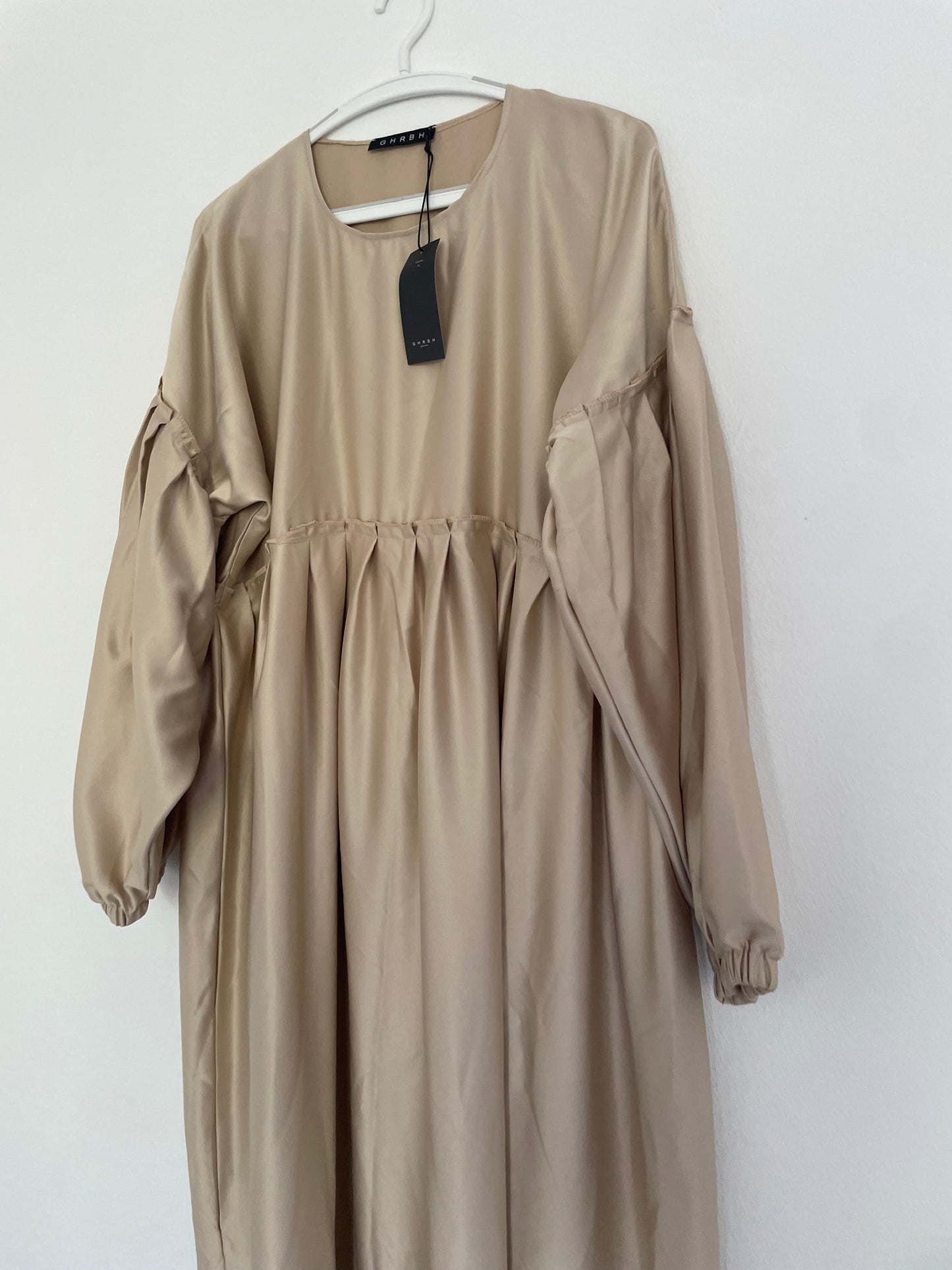 Ghalia Abaya in light beige, rose gold, purple silver, gold and babyblue