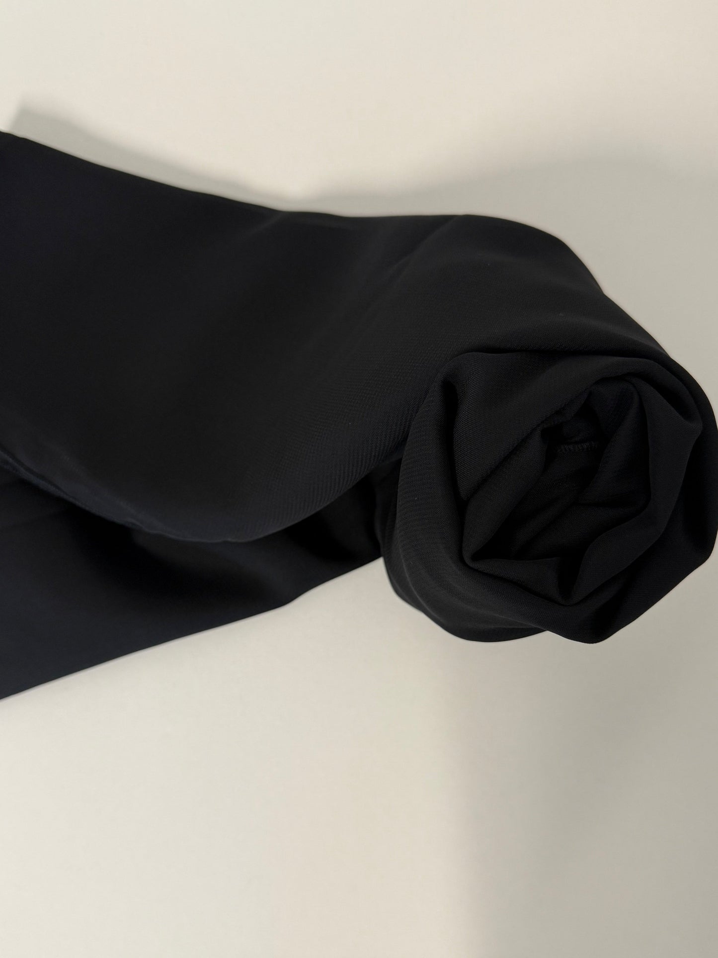 Crêpe Hijab in schwarz XL