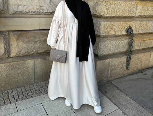 Ghalia Abaya in light beige, rose gold, purple silver, gold and babyblue